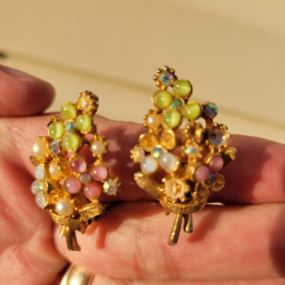 2 Pairs Vintage Clip-On Earrings ~ MCM ~ Floral ~ Pretty - Picture 3 of 15